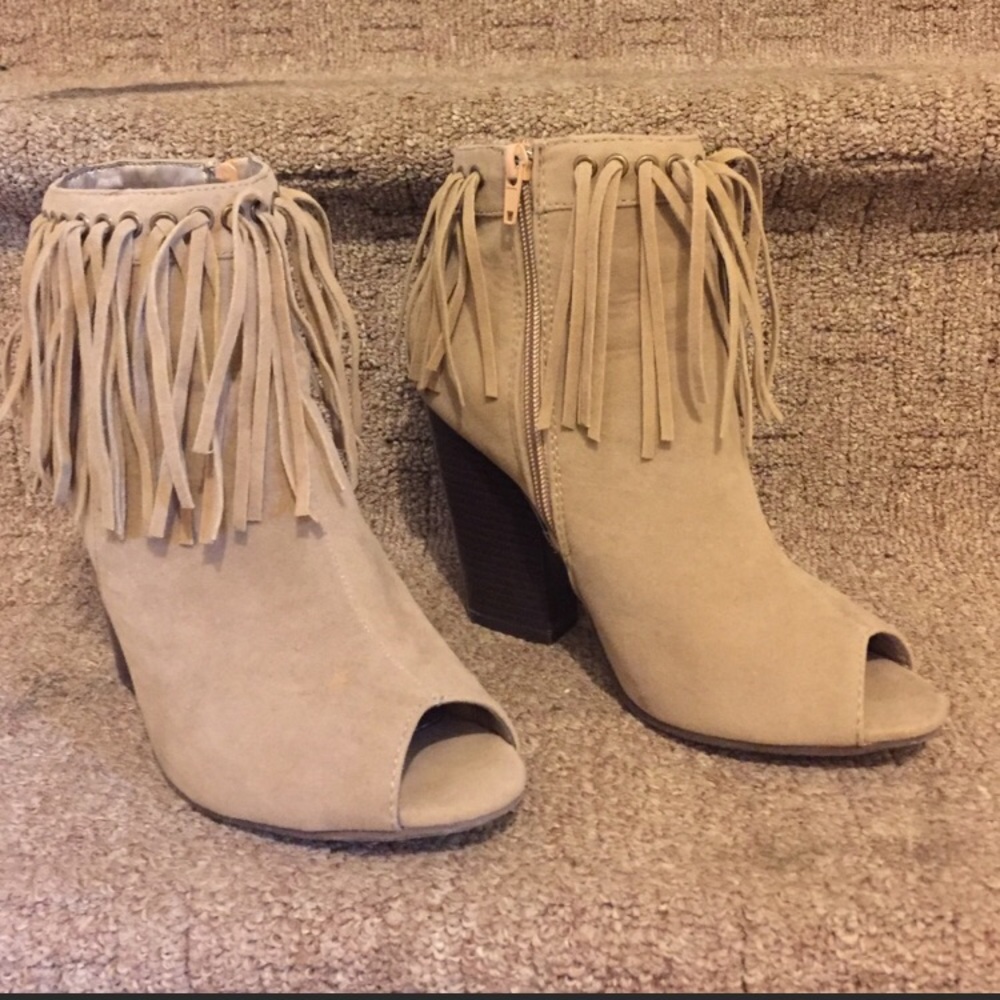 Taupe Fringe Booties 👢